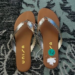 Woman’s Unisa gold sandals sz7.5